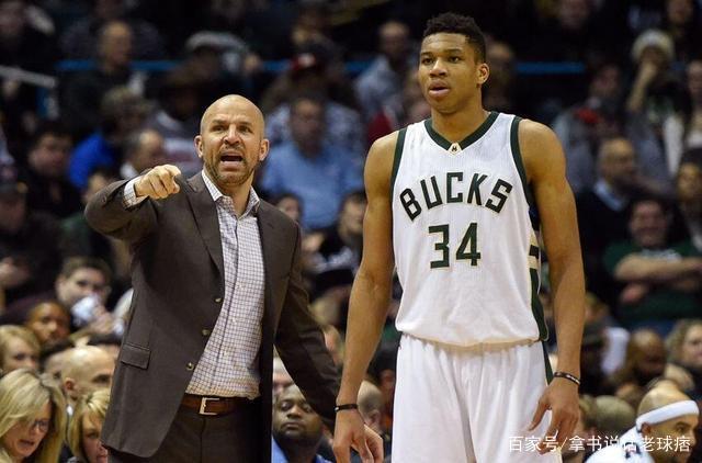 他的发球时 他的发球时