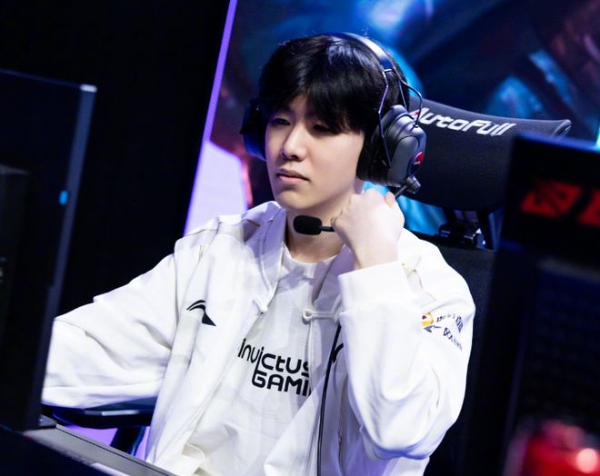 相比之下 相比之下